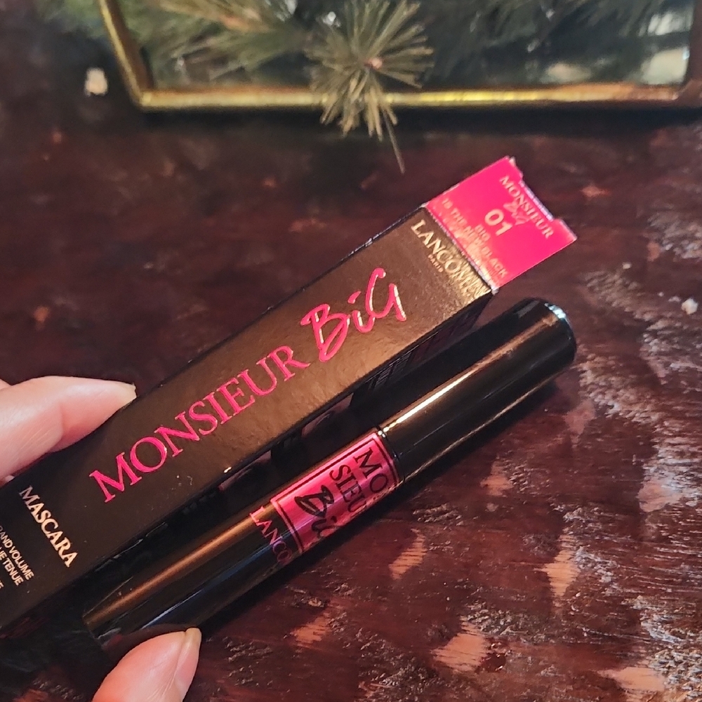 Lancome Black Mascara Volumizing Lash Enhancer